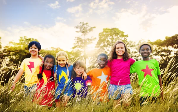 Kinder Freundschaft Miteinander Lächeln Glück — Stockfoto