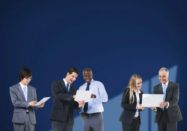 Geschäftsleute und Technologiekonzept — Stockfoto