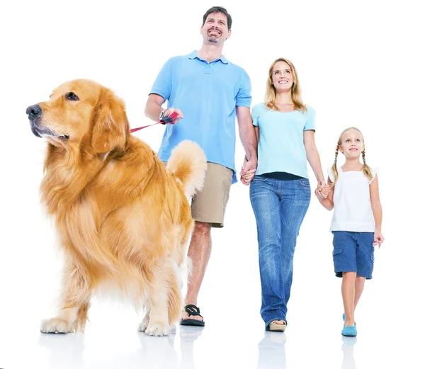 Familia feliz con perro —  Fotos de Stock