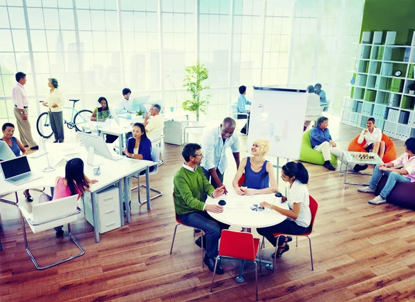 Gente de negocios en presentación en la Oficina — Foto de Stock