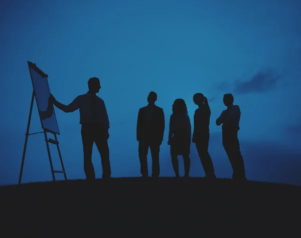 Zakelijke bijeenkomst in de open lucht — Stockfoto