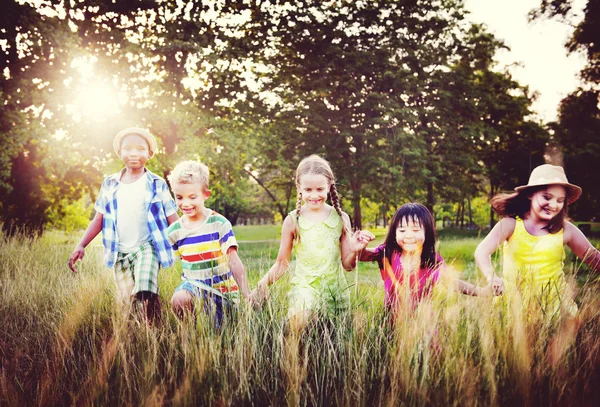 Diversidade crianças amizade — Fotografia de Stock