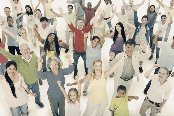 Gruppe von Diversity-Menschen feiert Erfolg — Stockfoto