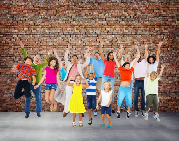 Groep diversiteit mensen vieren van succes — Stockfoto