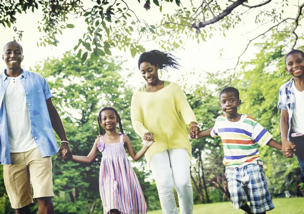 Lycklig afrikanska familj semester koncept — Stockfoto