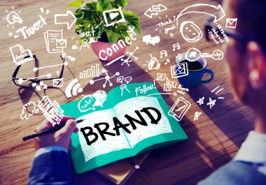 Marka kavramı ile çalışan adam