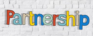 Ortaklık ve tuğla duvar