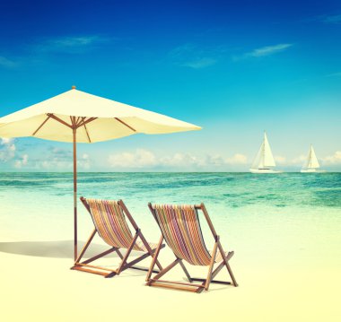 Şezlong tropikal plaj kavramı