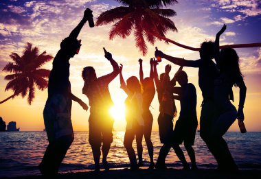 İnsanlar kutlama Beach parti kavramı