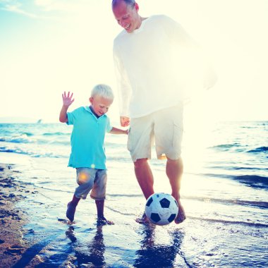 Baba ve oğul futbol kavramı oynamak