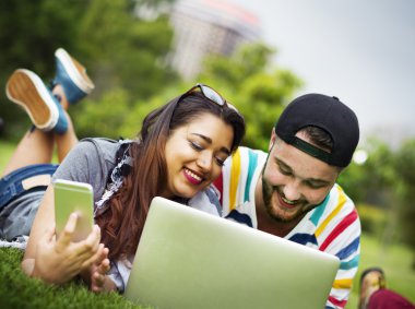 Kablosuz cihazlar kullanarak üniversite öğrencileri