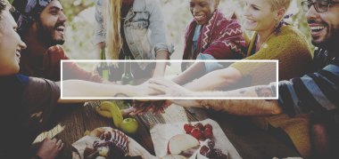 arkadaşlar açık havada birlikte zaman zevk