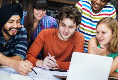 Çeşitli Mimarlar çalışma birlikte