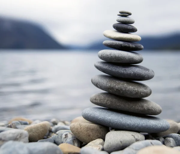 Zen balancing steentjes — Stockfoto