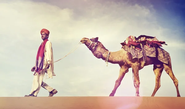 Homem indiano com camelo — Fotografia de Stock