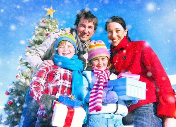 Conceito de família na celebração de Natal — Fotografia de Stock