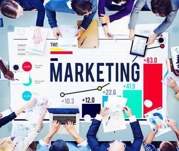 Geschäftsleute setzen auf Marketing — Stockfoto