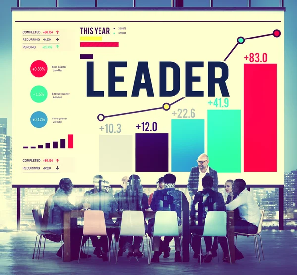 Affärsmän på möte och ledare — Stockfoto