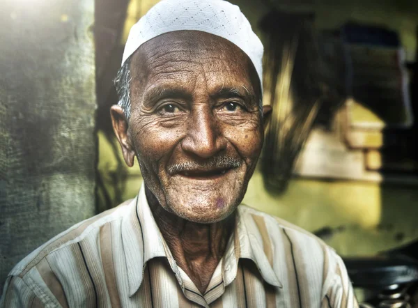 Indian starszy człowiek Smiling — Zdjęcie stockowe