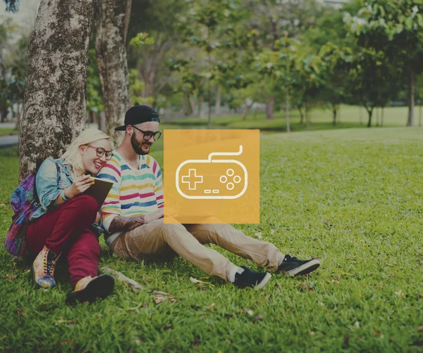 College students using wireless devices — Stock Photo, Image