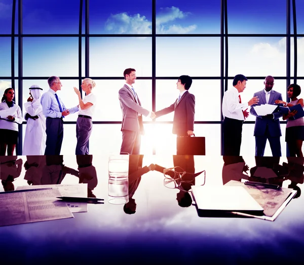 Businesspeople shaking hands — Stock Photo, Image