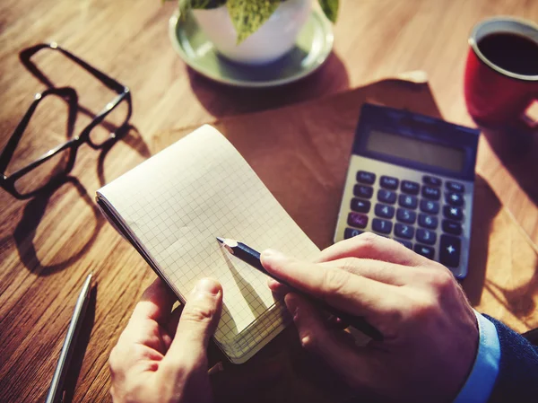 Uomo d'affari Lavorare, scrivere qualcosa — Foto Stock