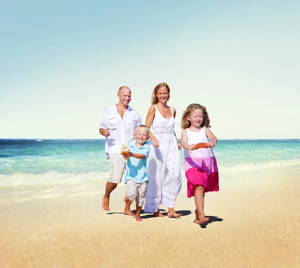 Plaj keyfi tatil kavramı, Aile — Stok fotoğraf