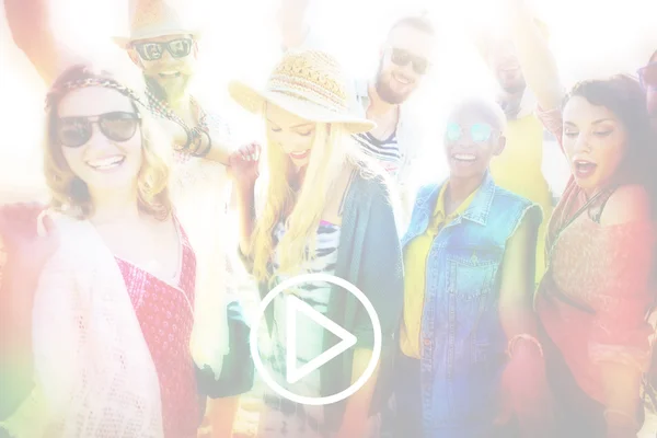 Cheerful friends hanging out on the beach party — Stock Photo, Image