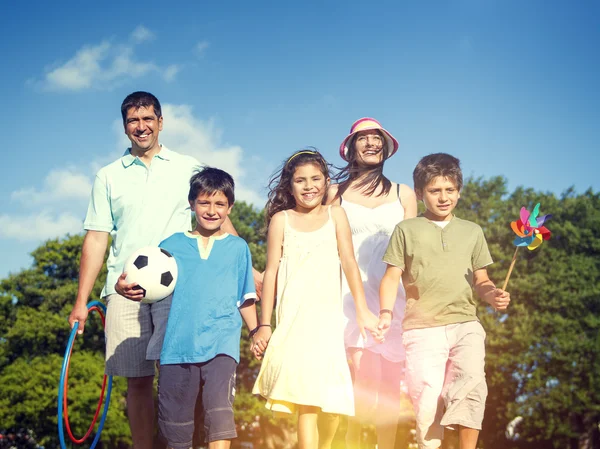 Familjen fritid sommarlovet koncept — Stockfoto