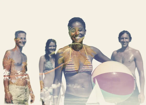 Människor på strandsemester, semester koncept — Stockfoto