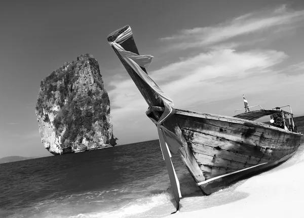 夏季长尾船波达岛甲米泰国概念 — 图库照片
