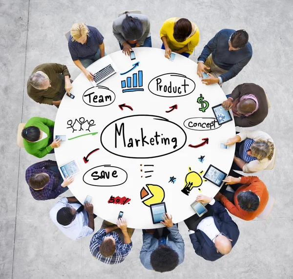 Affärsmän och marknadsföringsstrategi — Stockfoto