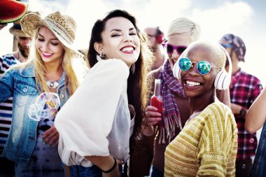 Beach Party beraberlik dostluk kavramı