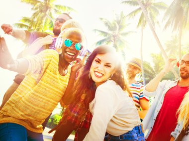 Yaz plaj partisi konsepti de arkadaşlar