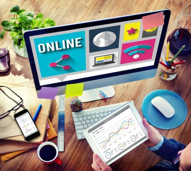 bilgisayar kullanarak iş adamı