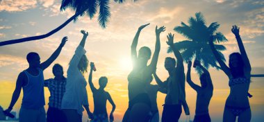 İnsanlar kutlama Beach parti kavramı