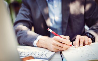 Ofiste çalışan iş adamı