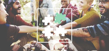 arkadaşlar açık havada birlikte zaman zevk