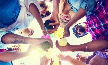 Kutlama, arkadaşlar arıyorsunuz aşağı kavramı