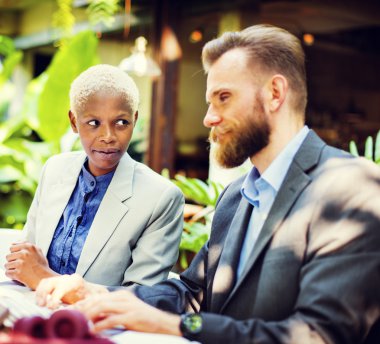 Ofiste çalışan iş adamları,