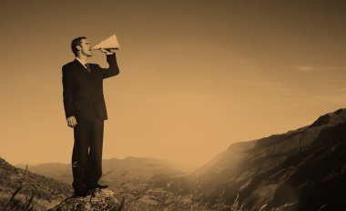 Dağlar kavram bağırarak işadamı