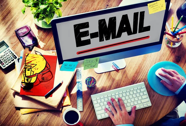E-mail, wiadomości Online koncepcja — Zdjęcie stockowe