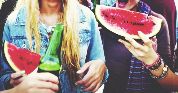 Celebración de la amistad en el concepto de fiesta — Foto de Stock