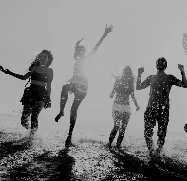 Vriendschap vrijheid op strand Concept — Stockfoto