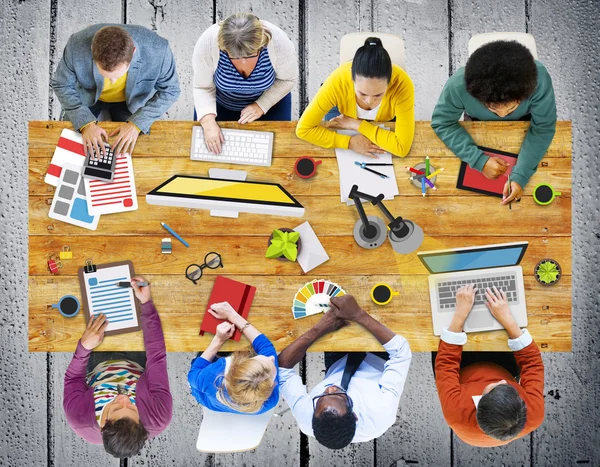 Groep zakenmensen op vergadering — Stockfoto