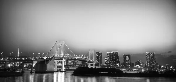 Brug van de regenboog in odaiba, tokyo — Stockfoto