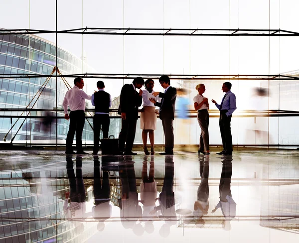 Företagare vid möte på kontoret — Stockfoto