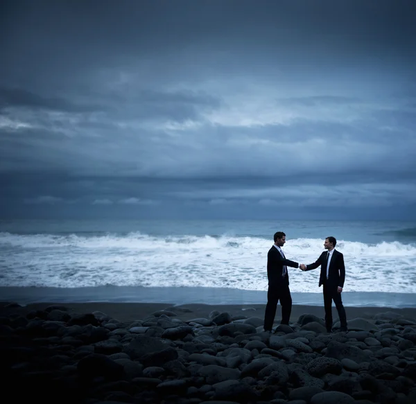 ビジネスマン握手コンセプト — ストック写真