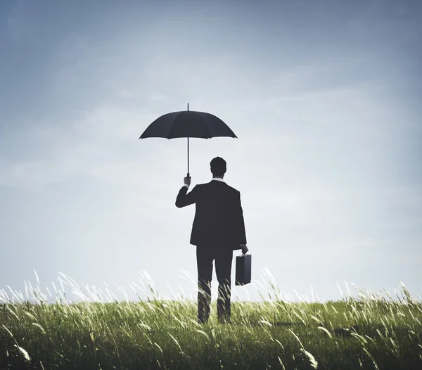 Conceito de guarda-chuva de pé de empresário — Fotografia de Stock