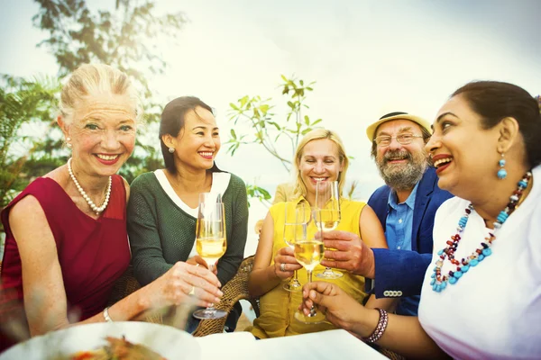 Friends hanging out on party at rooftop restaurant — Stock Photo, Image